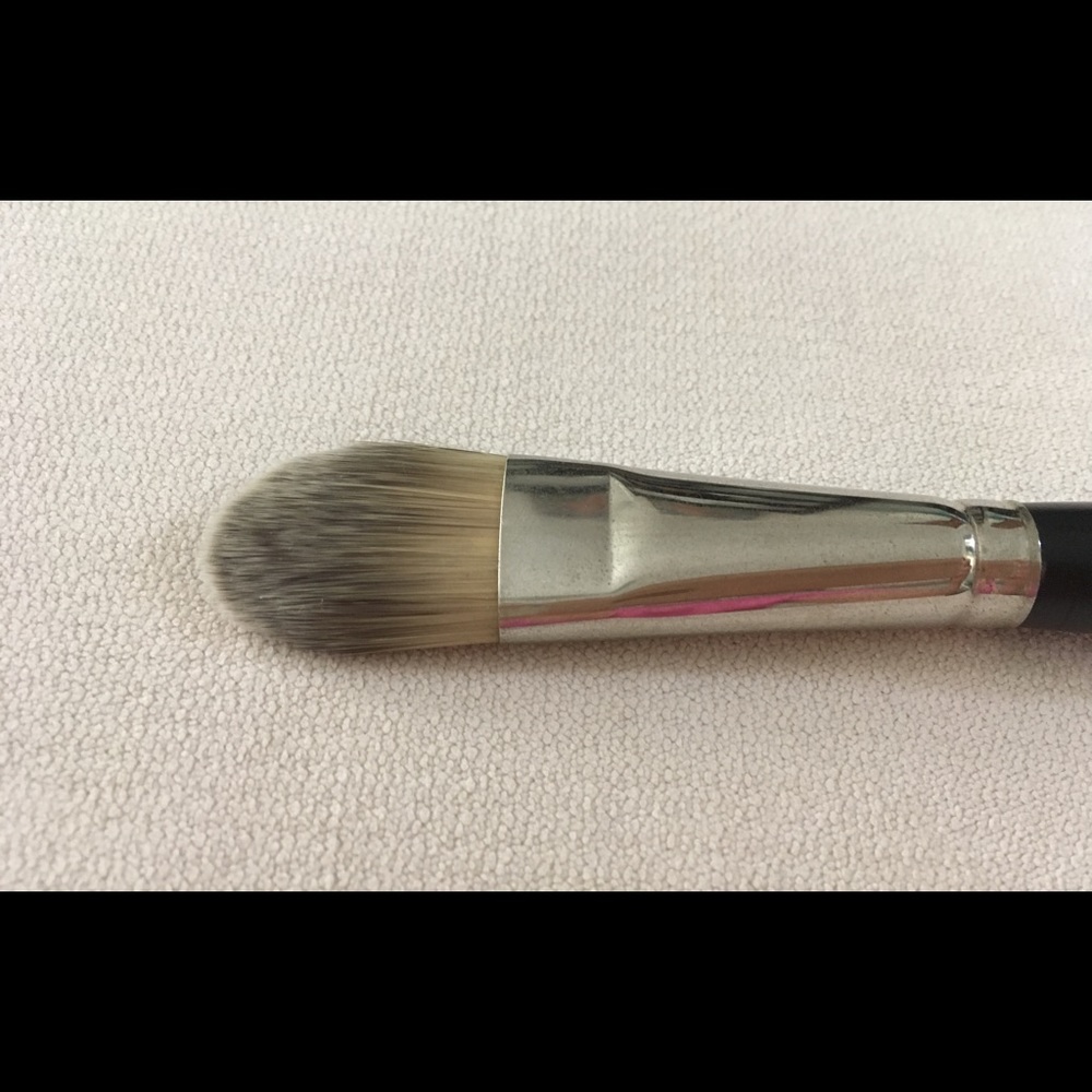 MAC Cosmetics Brush - Picture 3 of 4